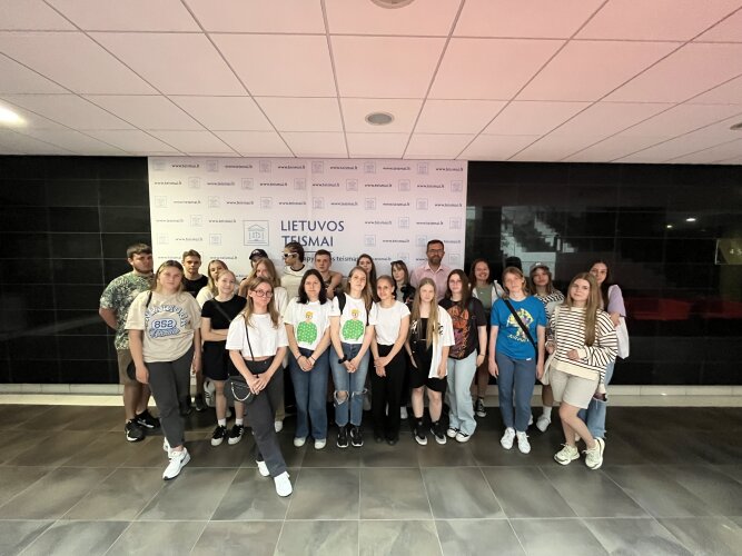 Kauno apygardos teisme ketvirtadienį lankėsi vyresniųjų klasių mokiniai, dalyvaujantys VDU vasaros mokyklos projekte