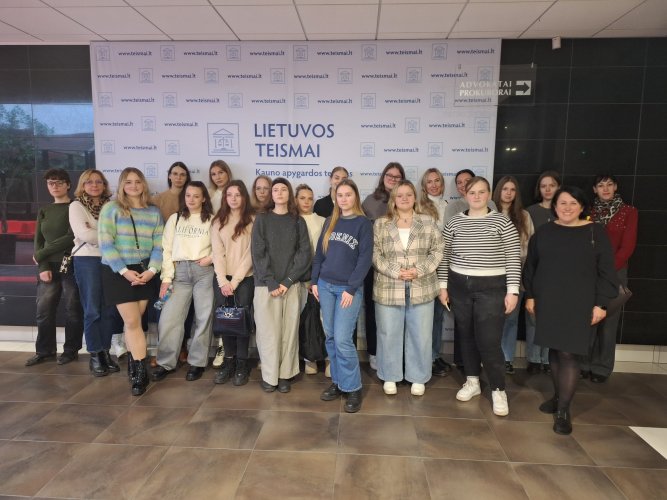 Kauno apygardos teismą aplankė Karaliaus Mindaugo profesinio mokymo centro moksleiviai